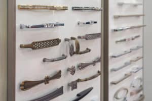 cabinet hardware outlet