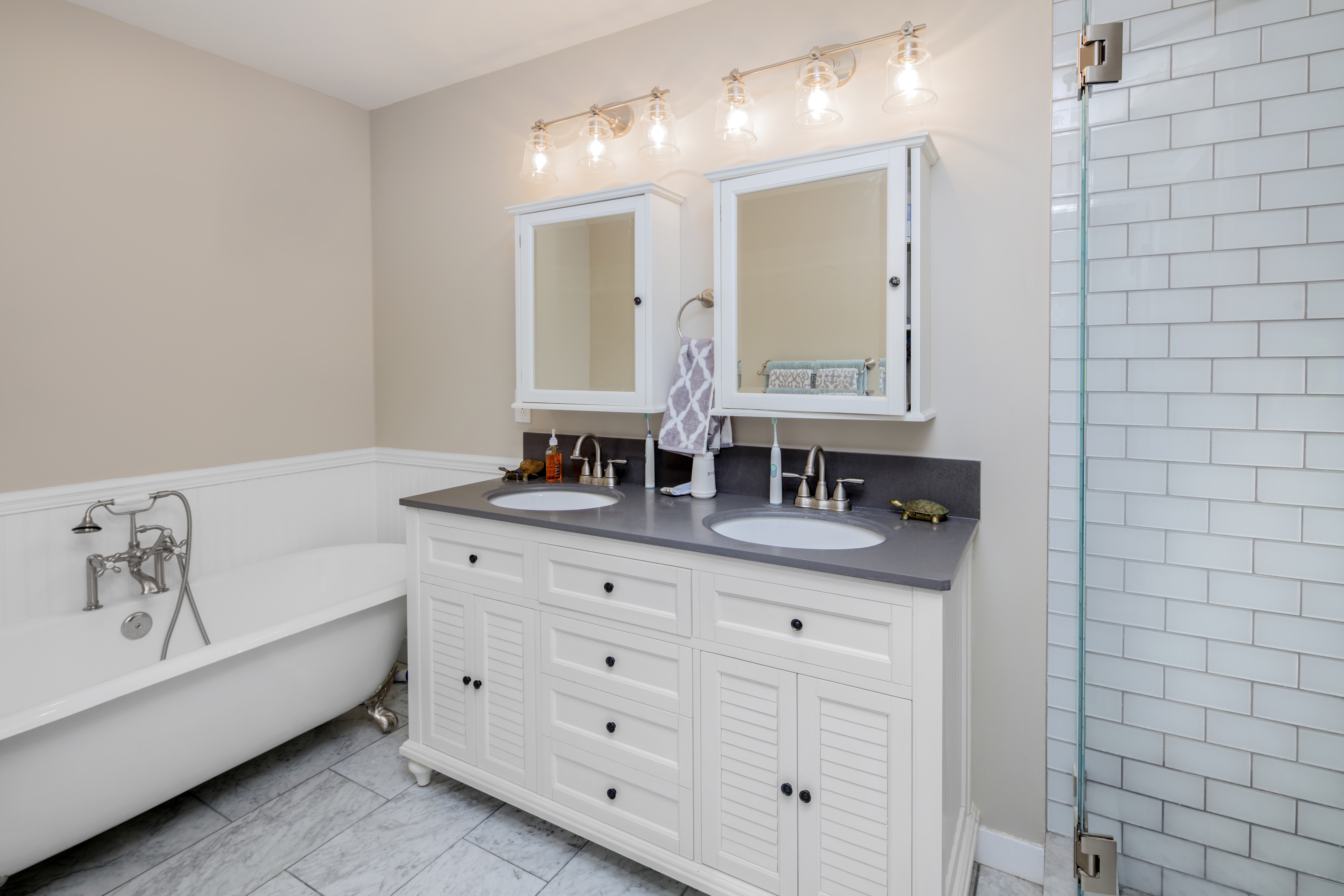 Bathroom Cabinets versus Bathroom Vanities 
